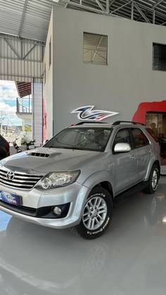 TOYOTA HILUX 3.0 SR 4X4 CD 16V TURBO INTERCOOLER DIESEL 4P AUTOMÁTICO